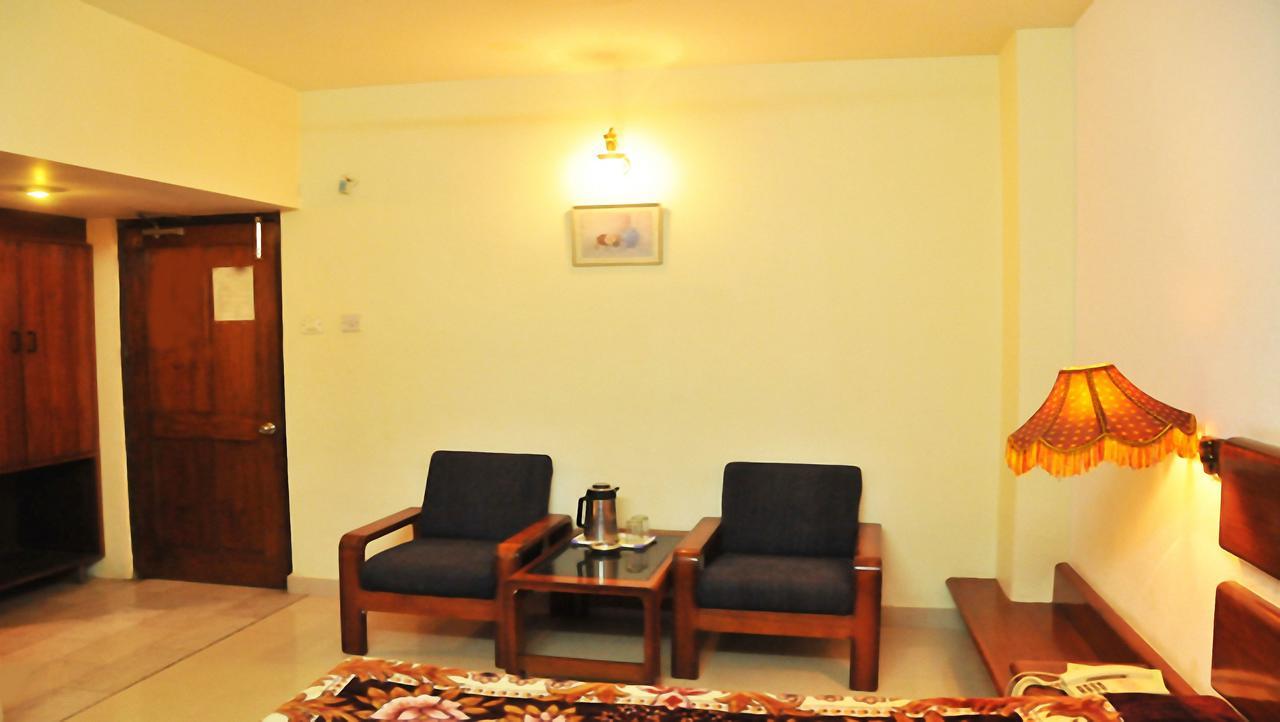 Balajee Palace Hotel Hyderabad Exterior photo