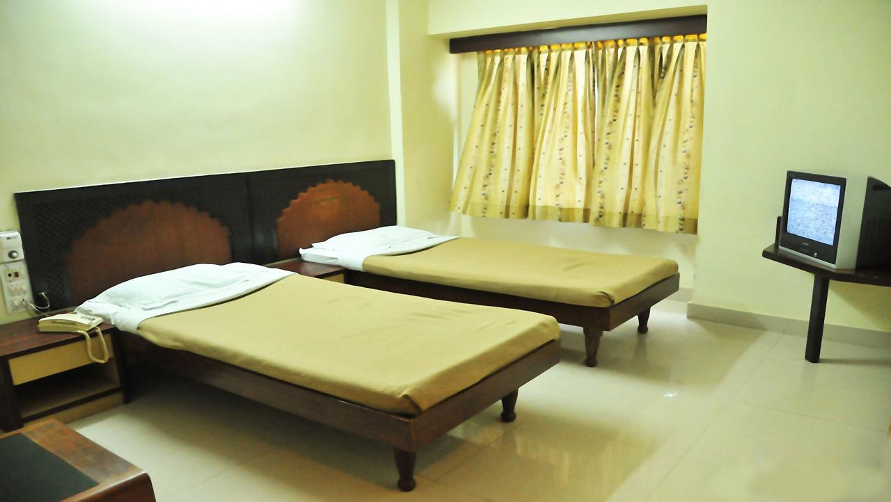 Balajee Palace Hotel Hyderabad Exterior photo