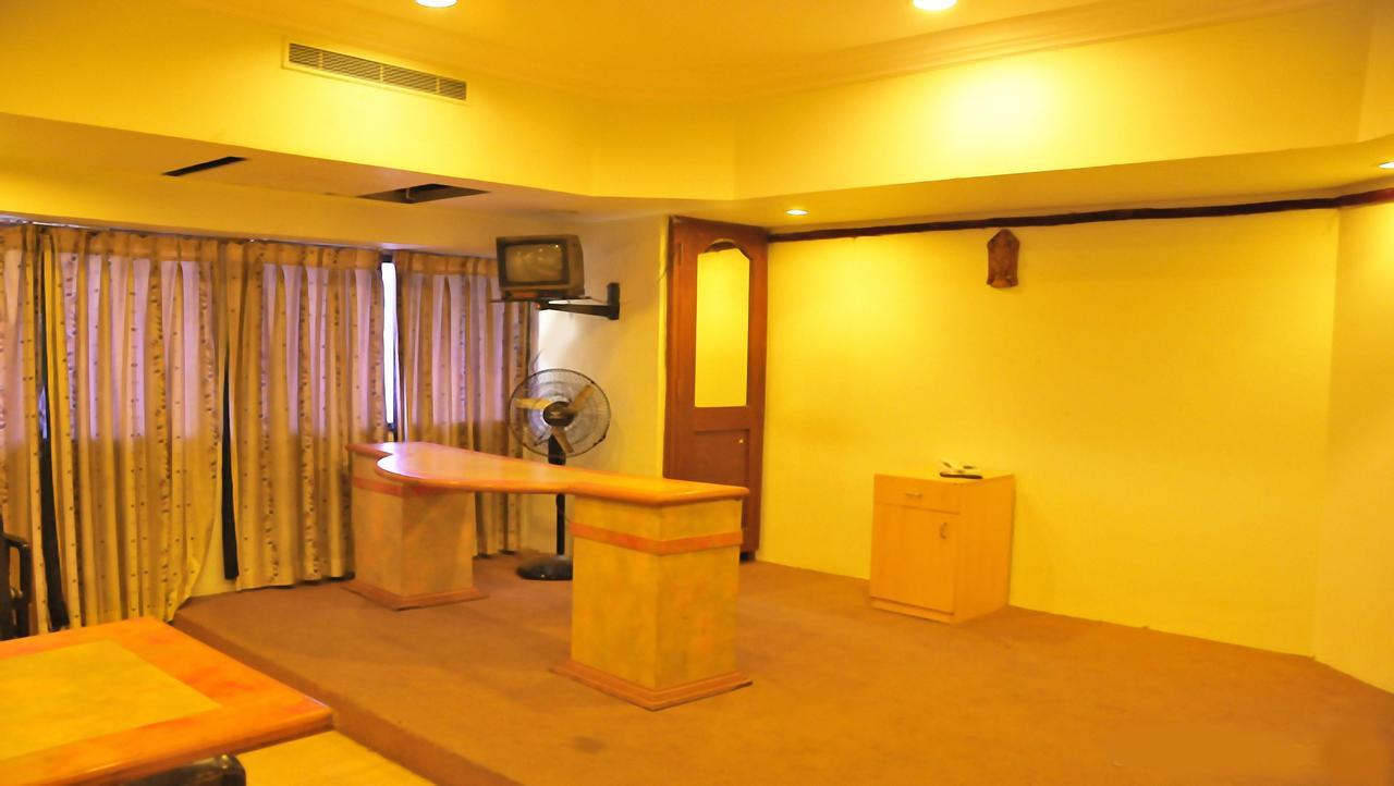 Balajee Palace Hotel Hyderabad Exterior photo