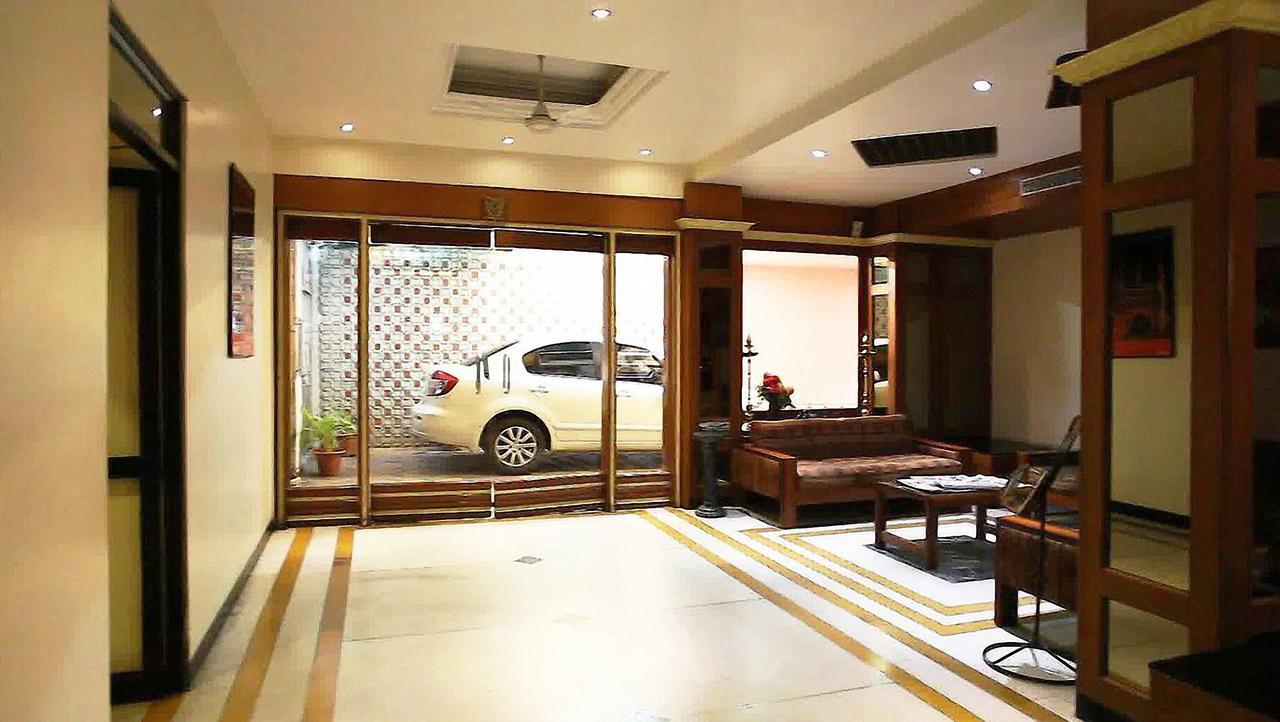 Balajee Palace Hotel Hyderabad Exterior photo