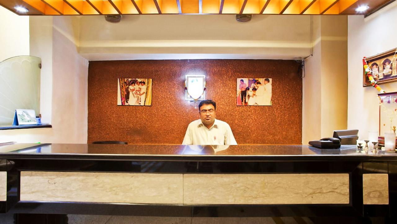 Balajee Palace Hotel Hyderabad Exterior photo