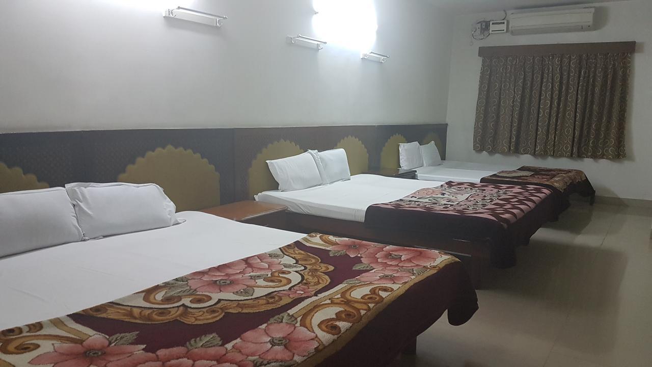 Balajee Palace Hotel Hyderabad Exterior photo