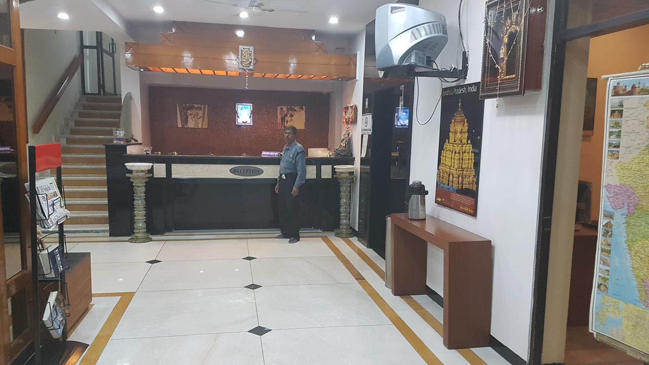 Balajee Palace Hotel Hyderabad Exterior photo