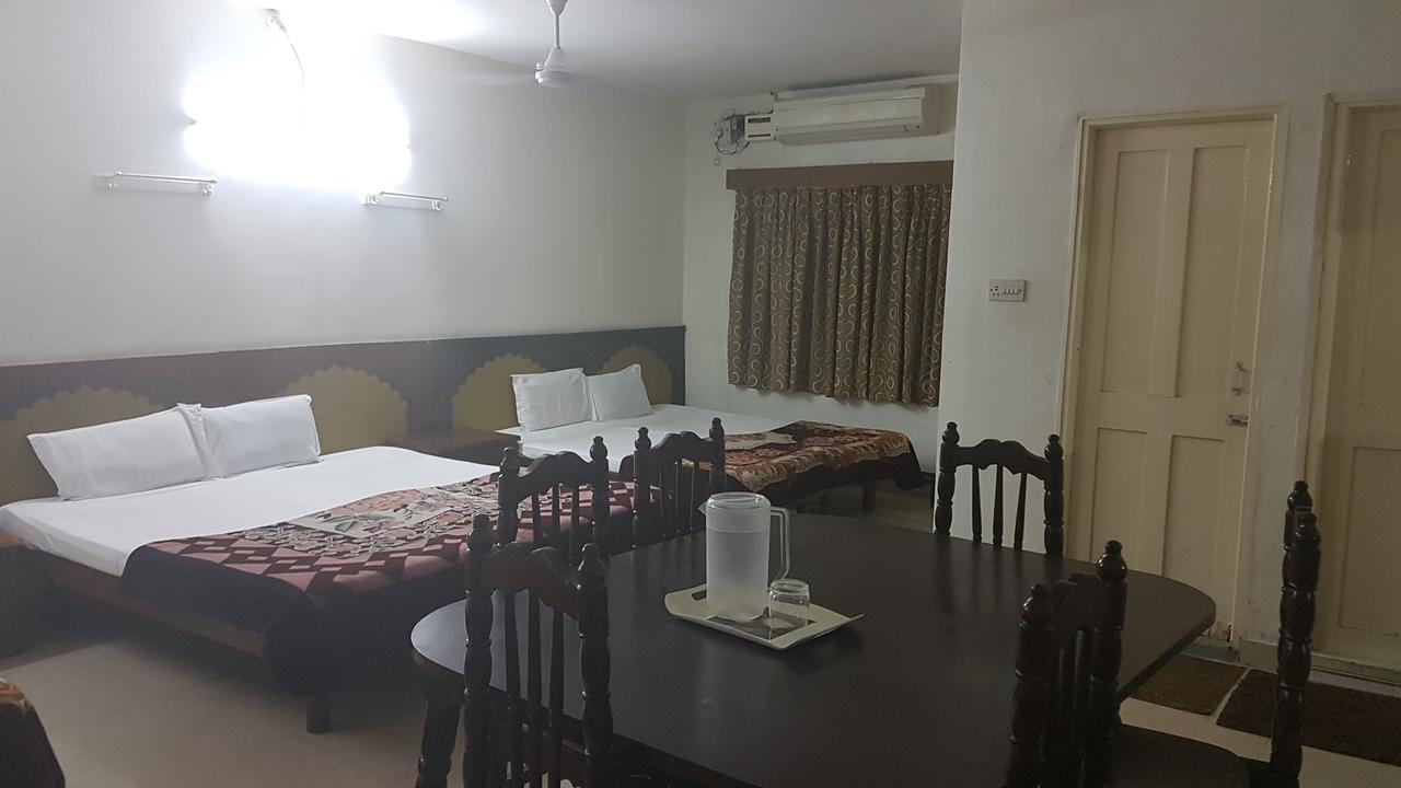 Balajee Palace Hotel Hyderabad Exterior photo