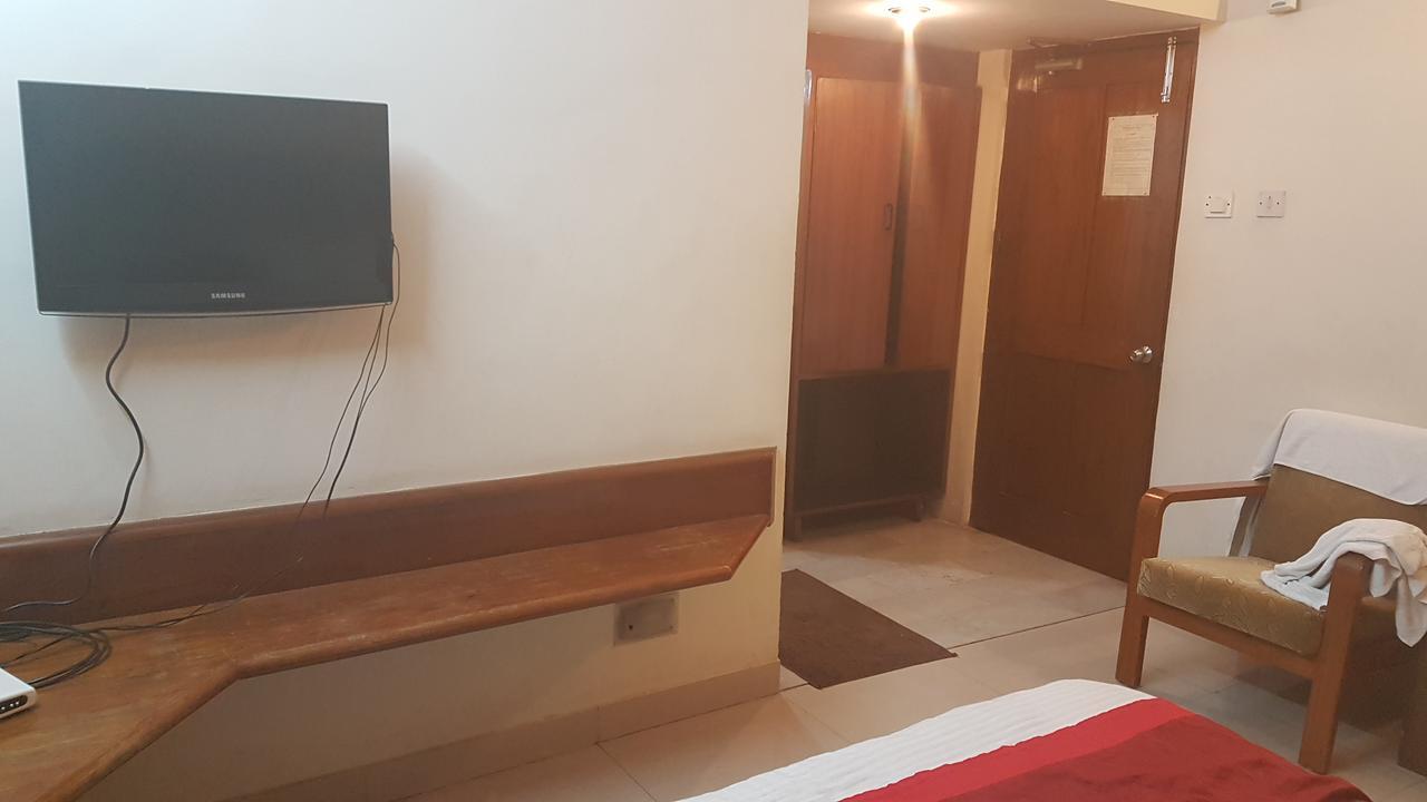 Balajee Palace Hotel Hyderabad Exterior photo